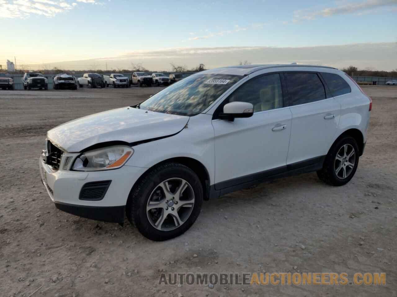 YV4902DZ5B2198588 VOLVO XC60 2011