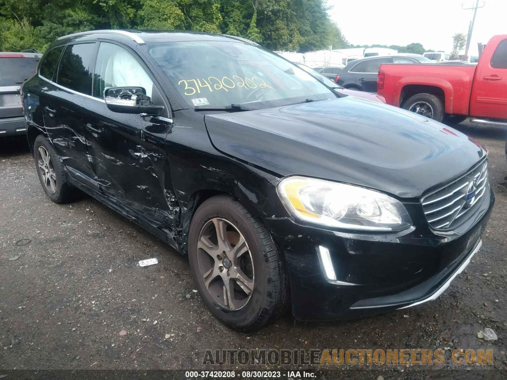 YV4902RBXF2577703 VOLVO XC60 2015