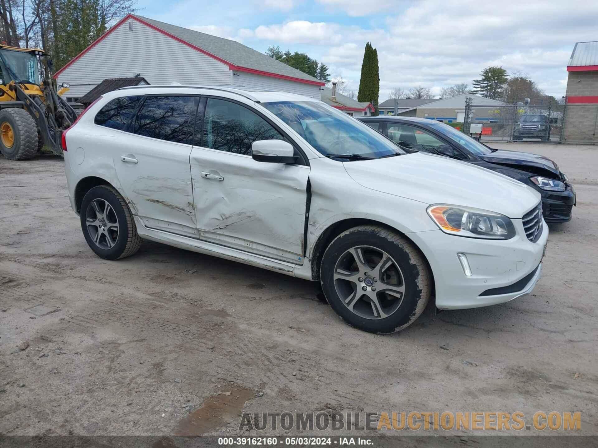 YV4902RK4F2740894 VOLVO XC60 2015