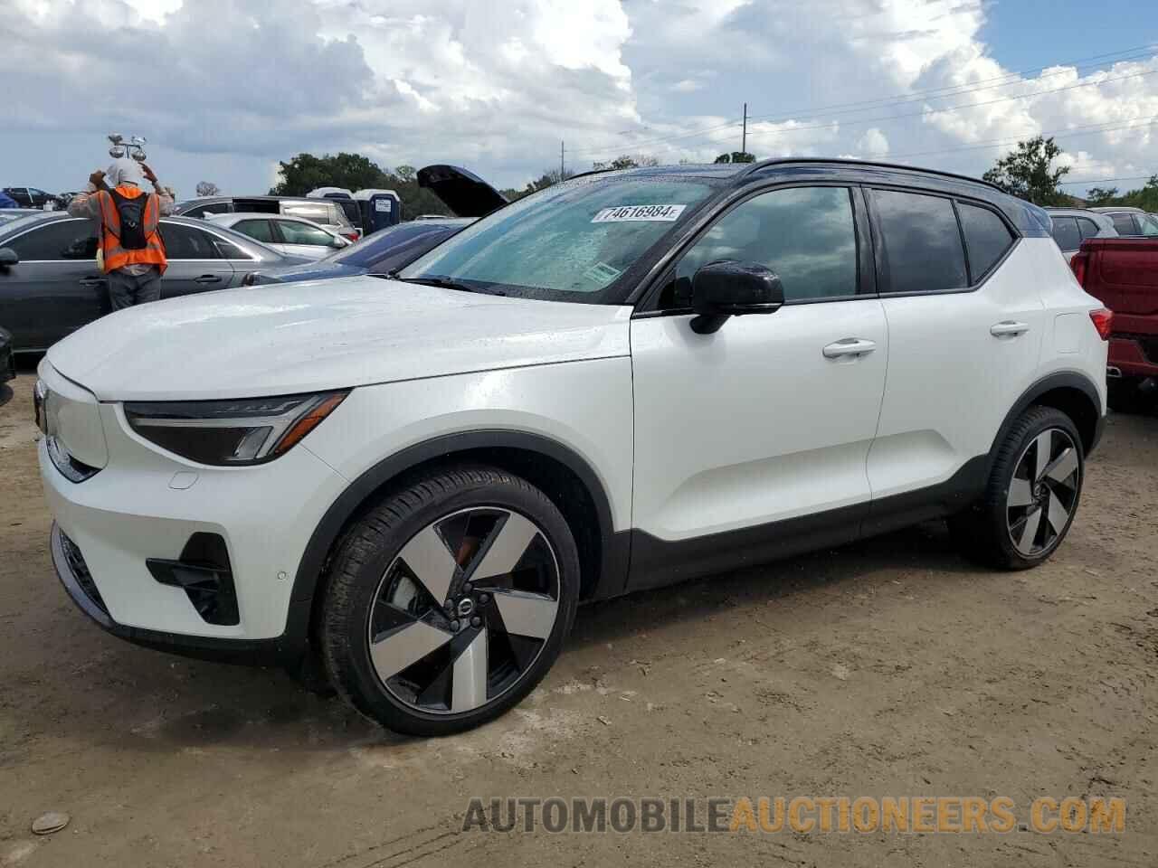 YV4ED3UM9P2982888 VOLVO XC40 2023