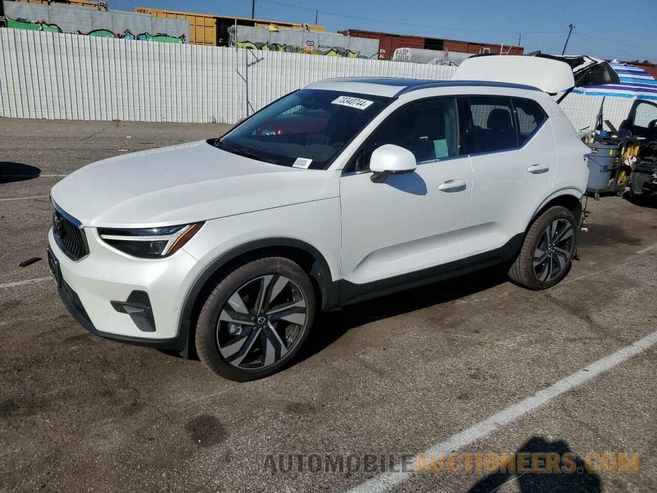 YV4L12UE0R2302351 VOLVO XC40 PLUS 2024