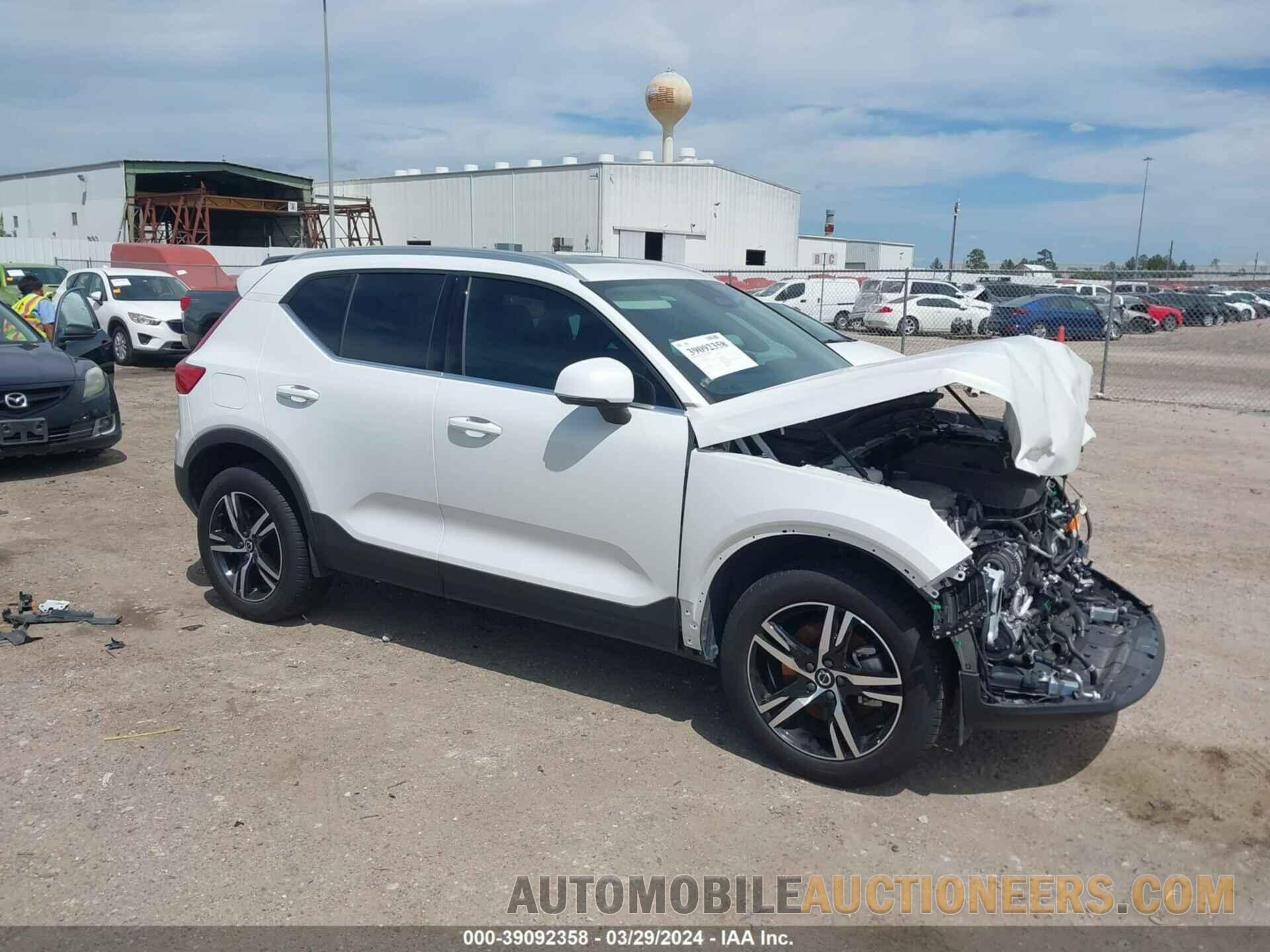 YV4L12UE1P2029854 VOLVO XC40 2023