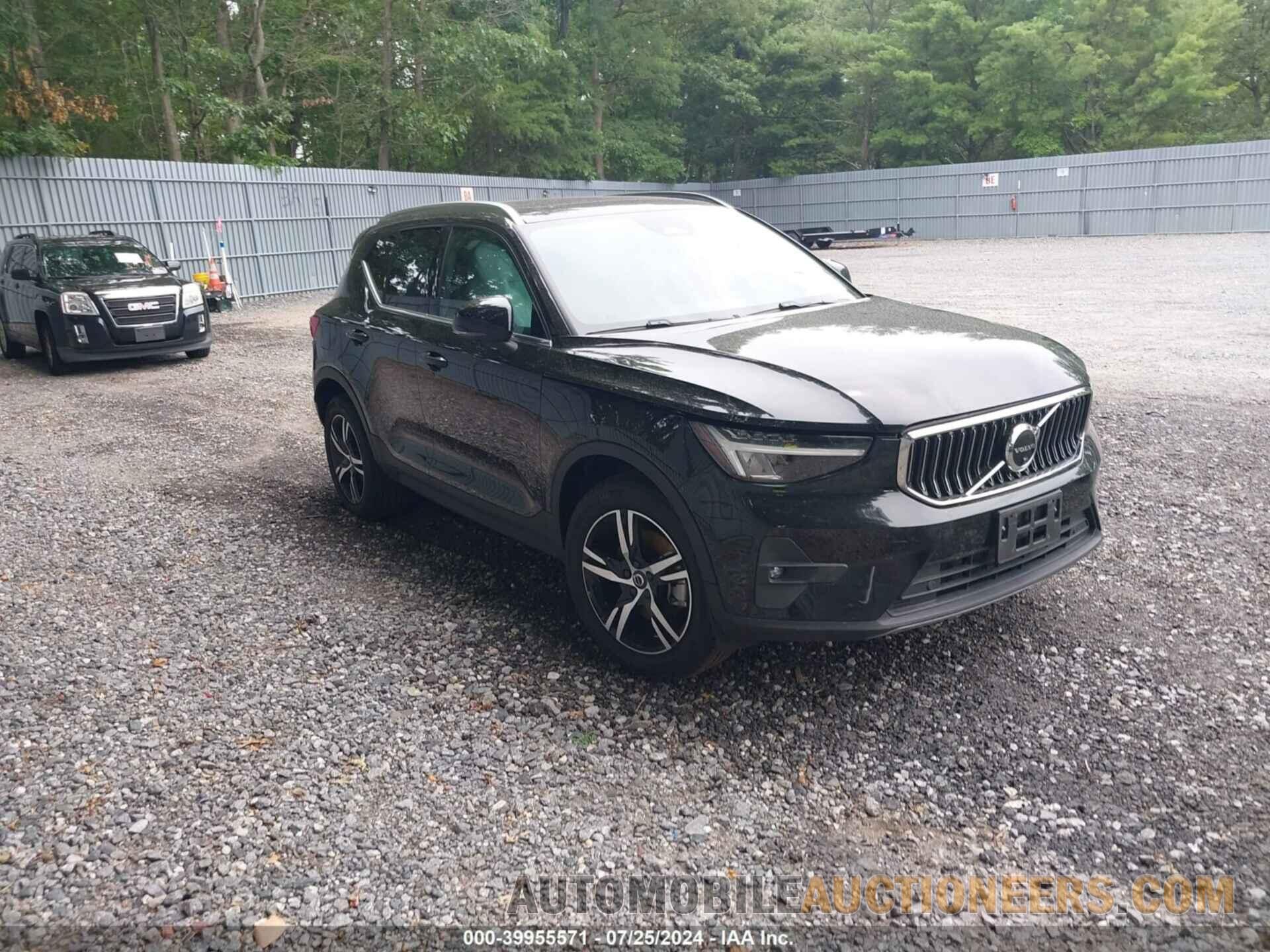 YV4L12UE2P2041933 VOLVO XC40 2023