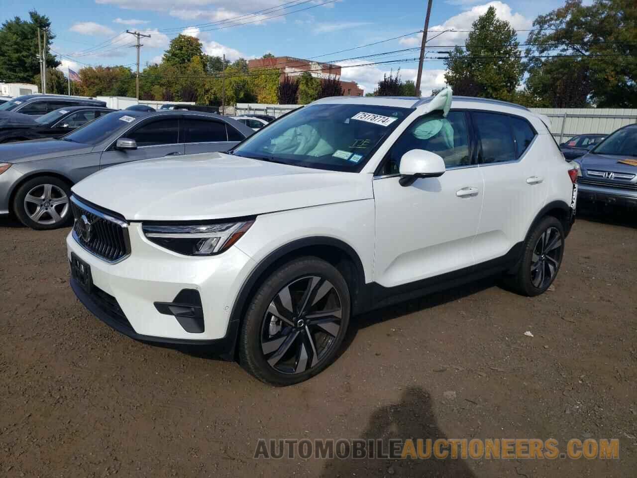 YV4L12UE2R2211887 VOLVO XC40 PLUS 2024