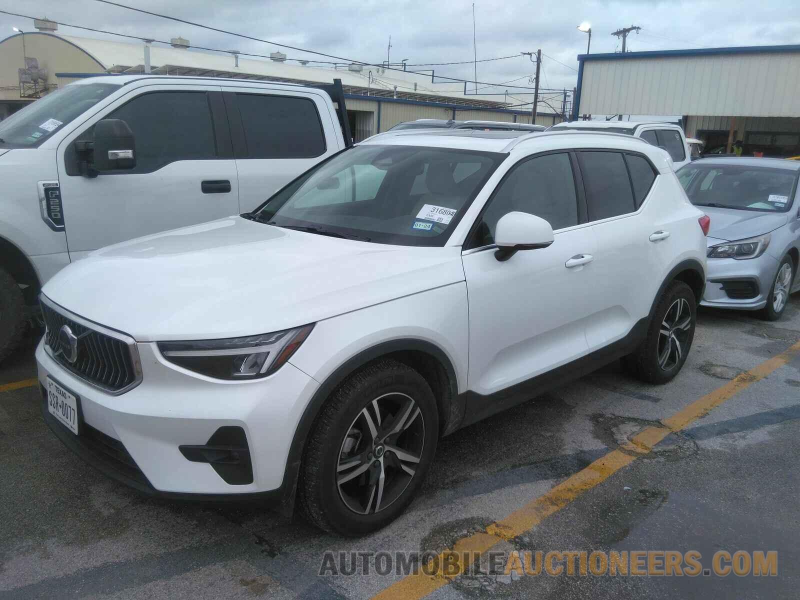 YV4L12UE4P2963877 Volvo XC40 2023