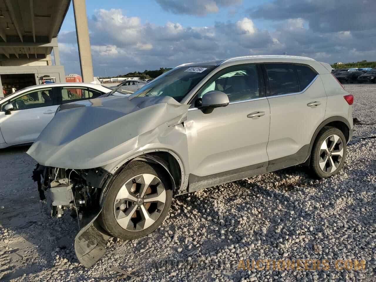 YV4L12UE8R2212011 VOLVO XC40 PLUS 2024