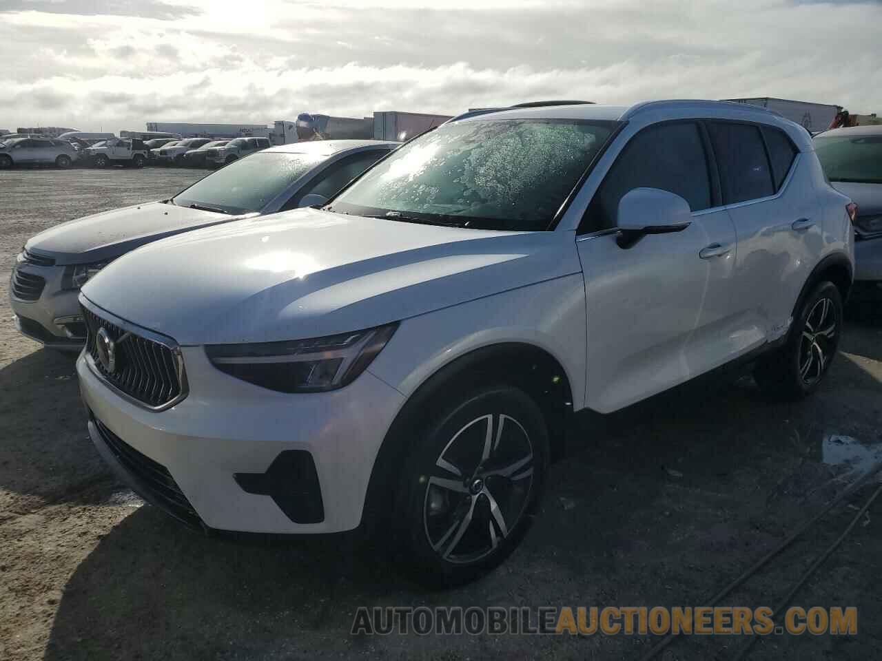 YV4L12UJ3S2450867 VOLVO XC40 CORE 2025