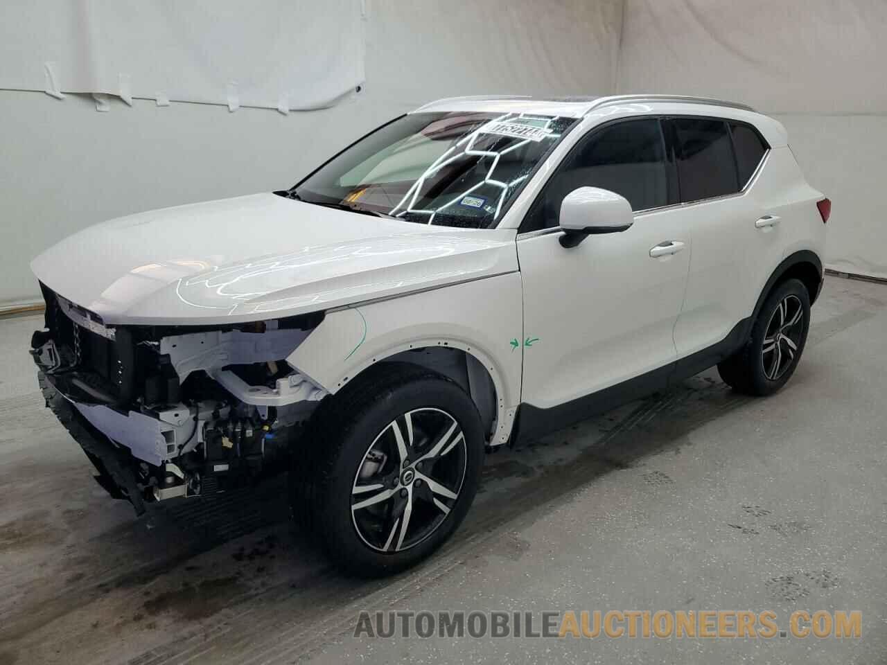 YV4L12UJ3S2473842 VOLVO XC40 CORE 2025