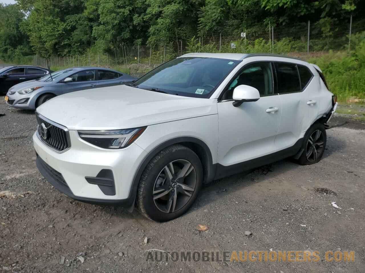 YV4L12UK0R2238897 VOLVO XC40 CORE 2024