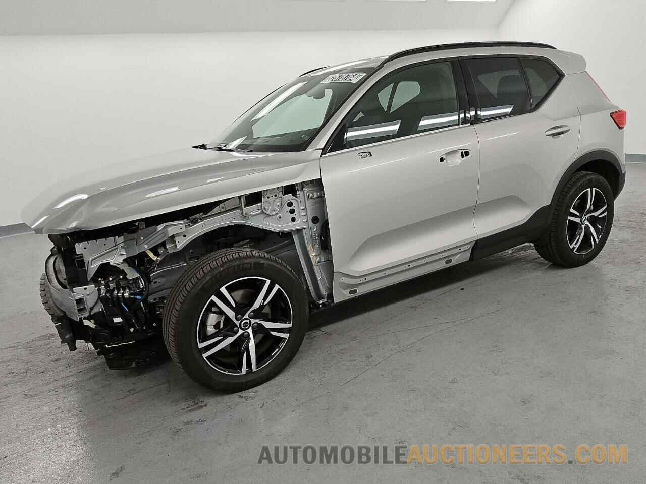 YV4L12UK1R2338264 VOLVO XC40 CORE 2024