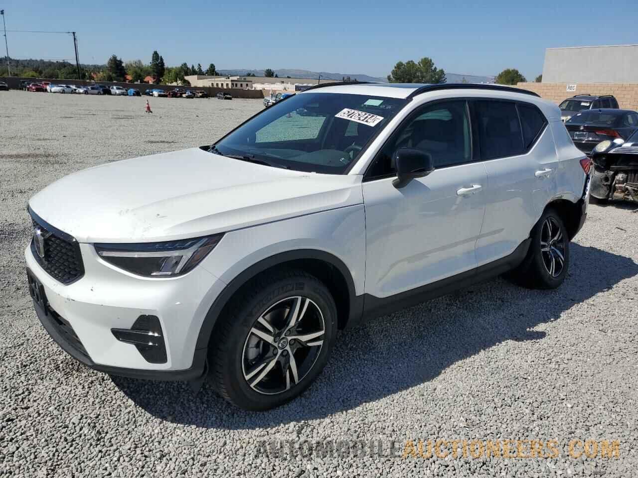 YV4L12UK3R2337827 VOLVO XC40 CORE 2024