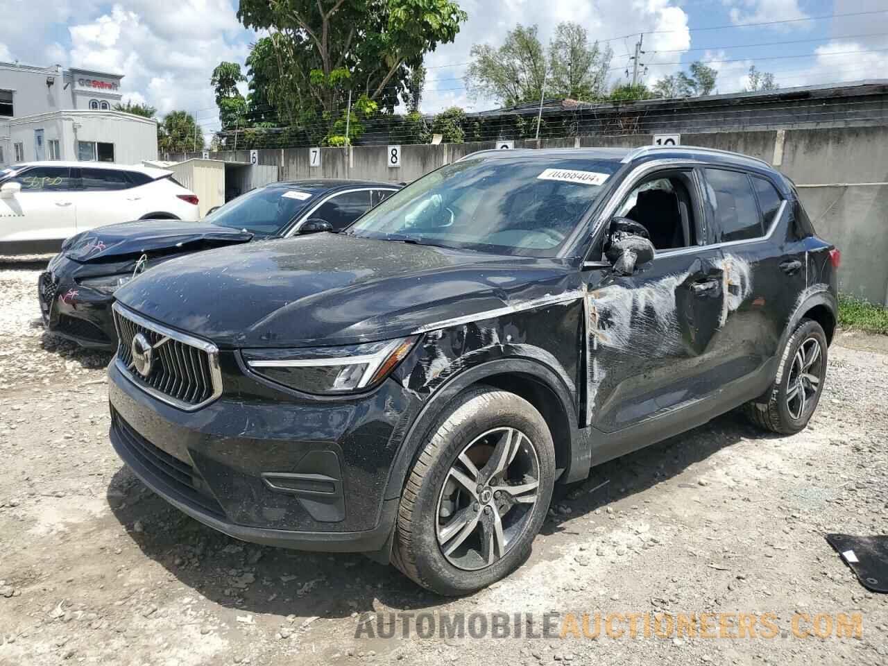 YV4L12UK4R2206101 VOLVO XC40 CORE 2024