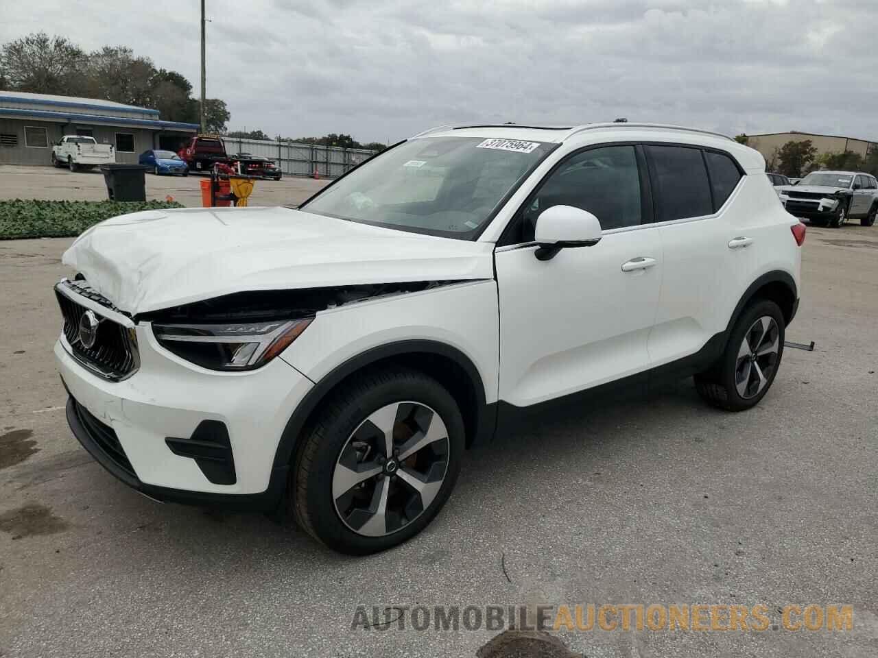 YV4L12UK5R2227992 VOLVO XC40 CORE 2024