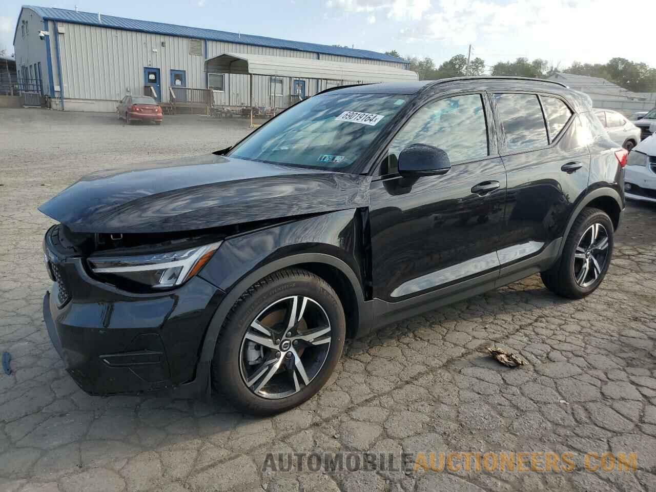 YV4L12UK5R2356380 VOLVO XC40 CORE 2024