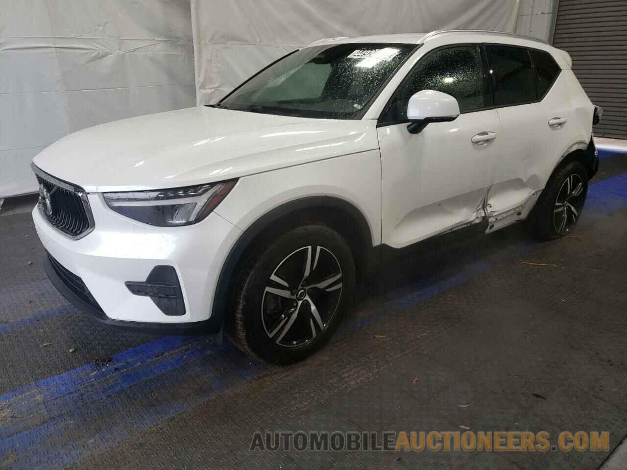 YV4L12UK8P2964794 VOLVO XC40 CORE 2023