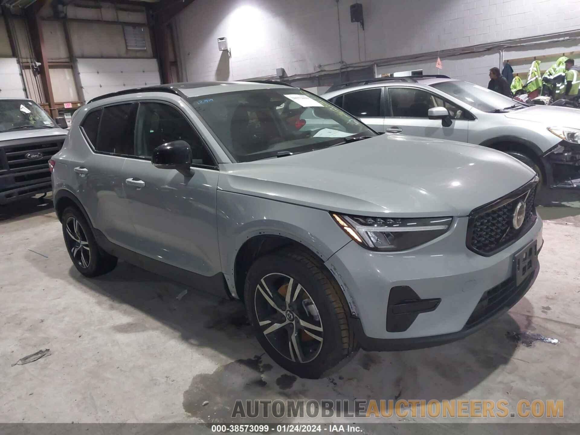 YV4L12UK8R2212970 VOLVO XC40 2024