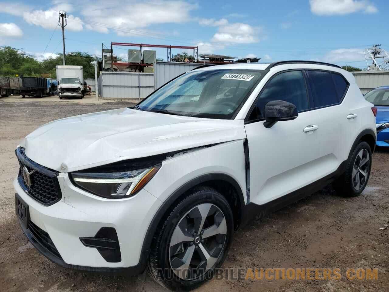 YV4L12UK8R2286213 VOLVO XC40 CORE 2024