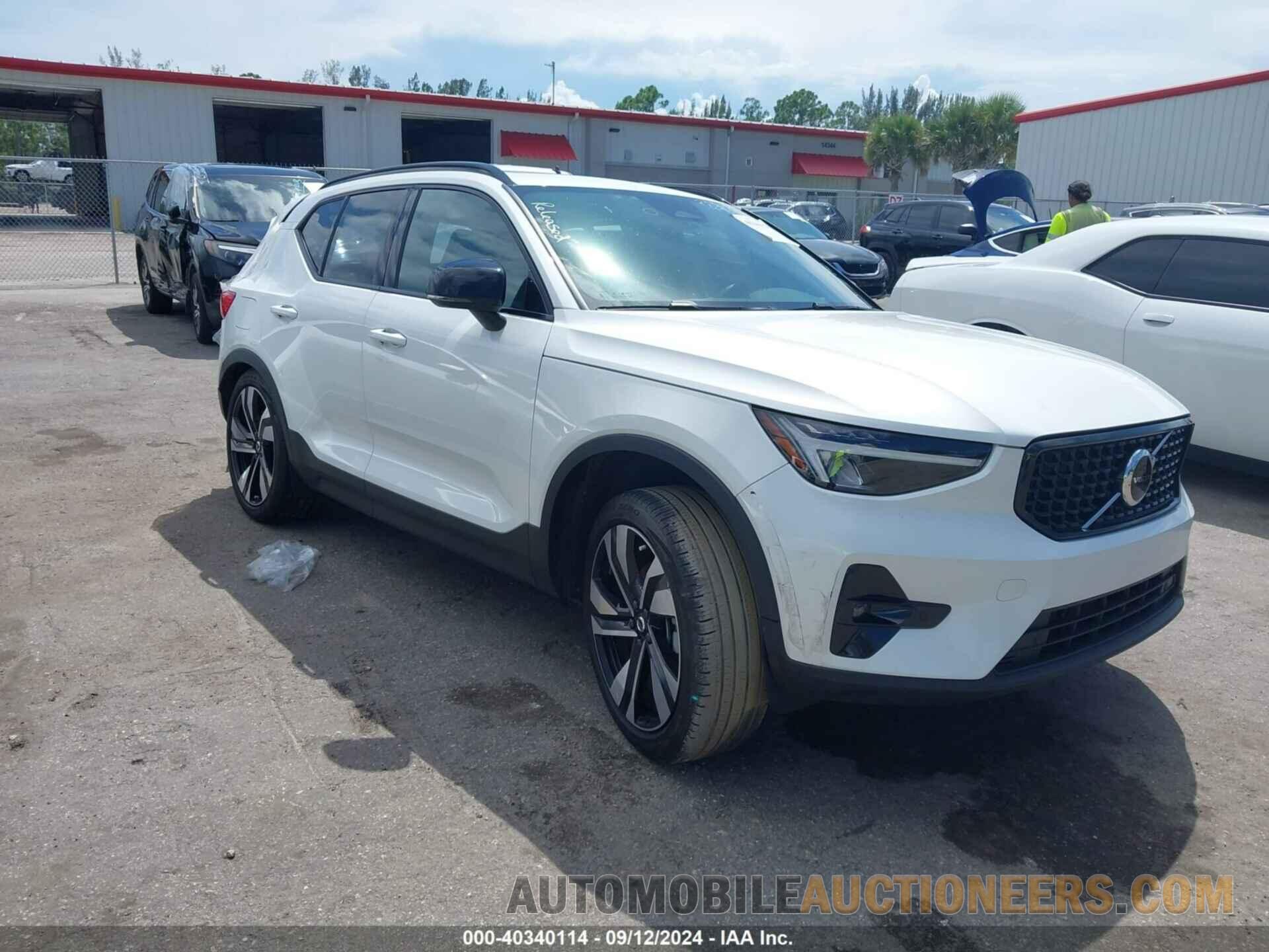 YV4L12UL4P2985215 VOLVO XC40 2023