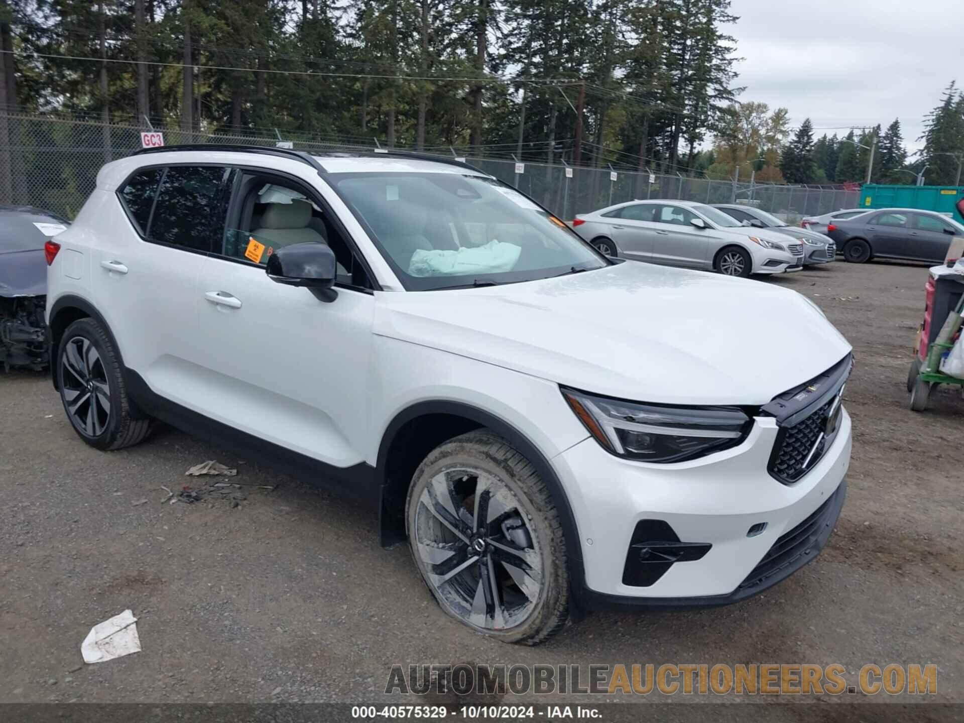 YV4L12UM9S2463584 VOLVO XC40 2025