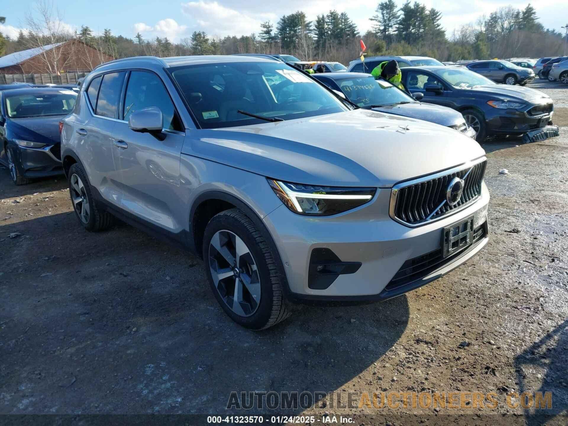 YV4L12UN7P2988336 VOLVO XC40 2023