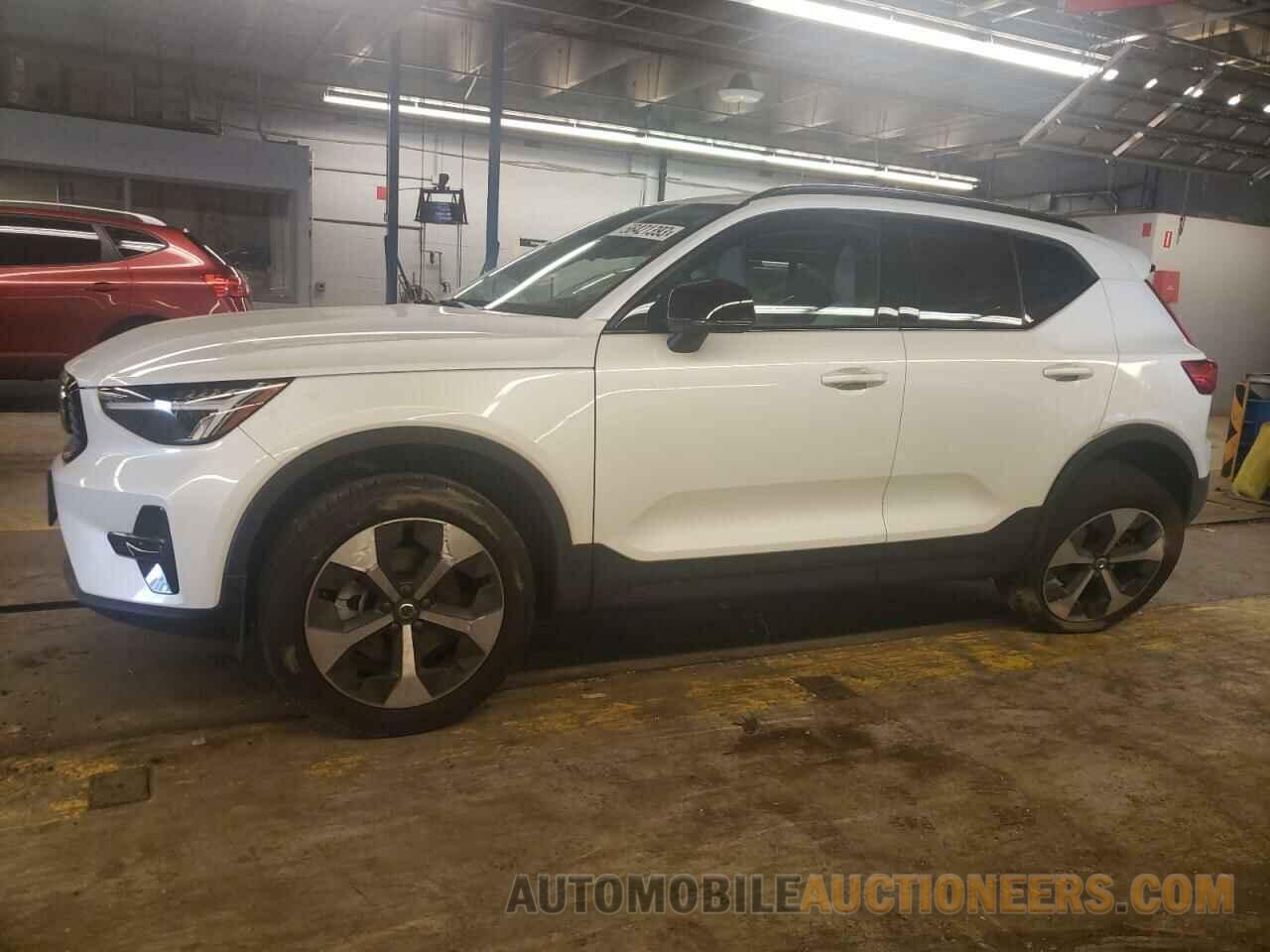 YV4L12UW0P2008664 VOLVO XC40 PLUS 2023