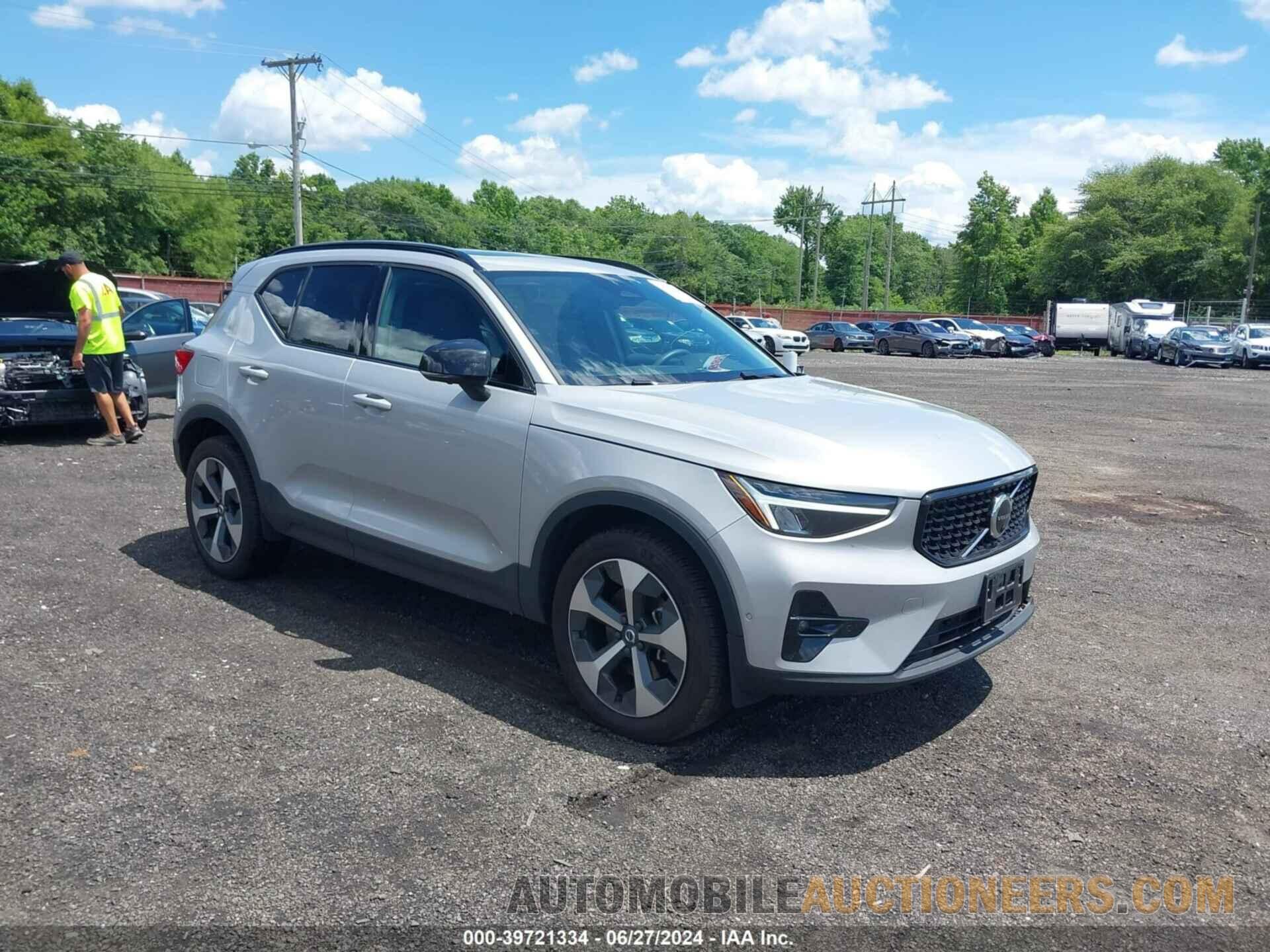 YV4L12UW0P2930805 VOLVO XC40 2023