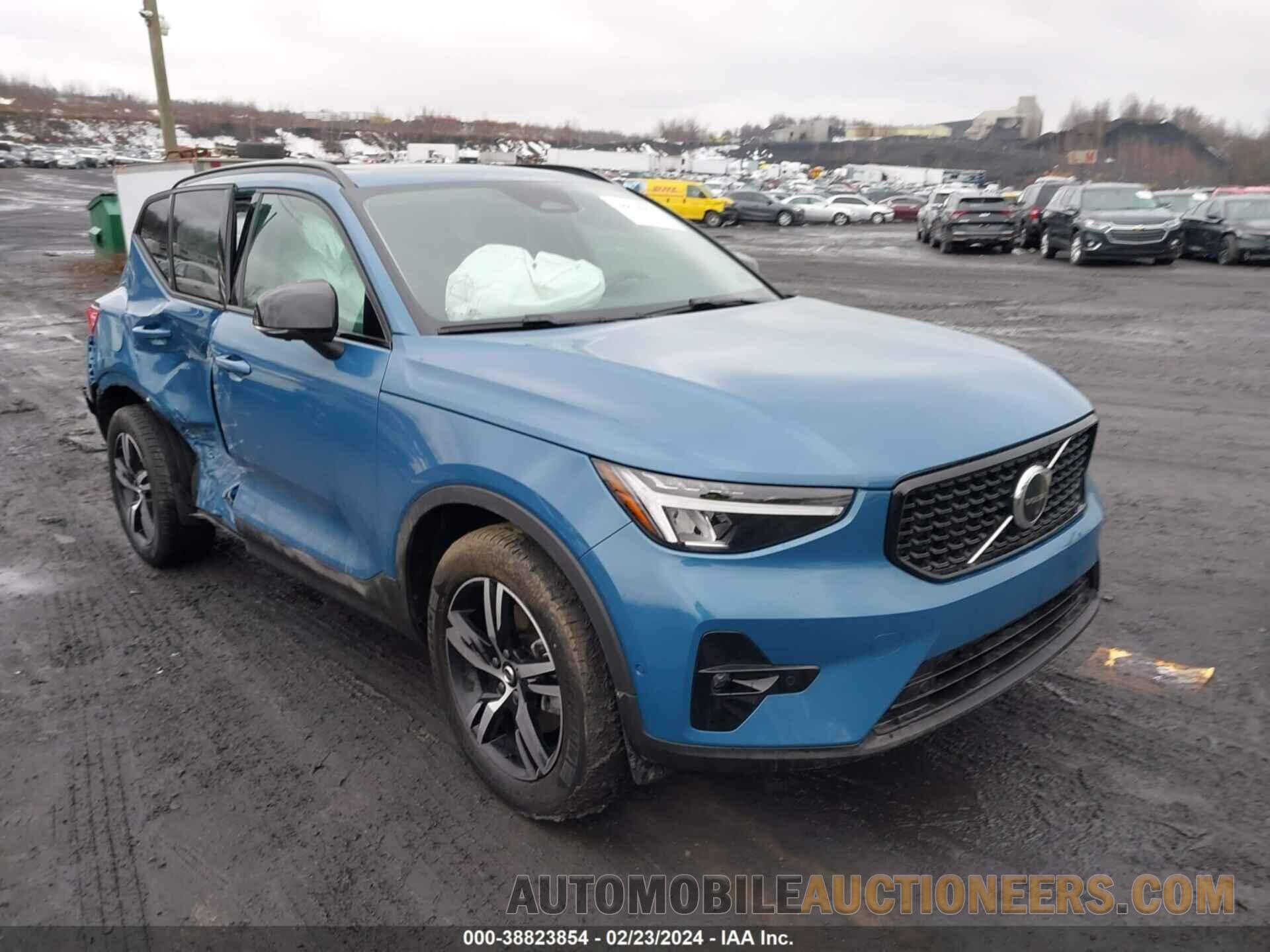 YV4L12UW1P2092140 VOLVO XC40 2023