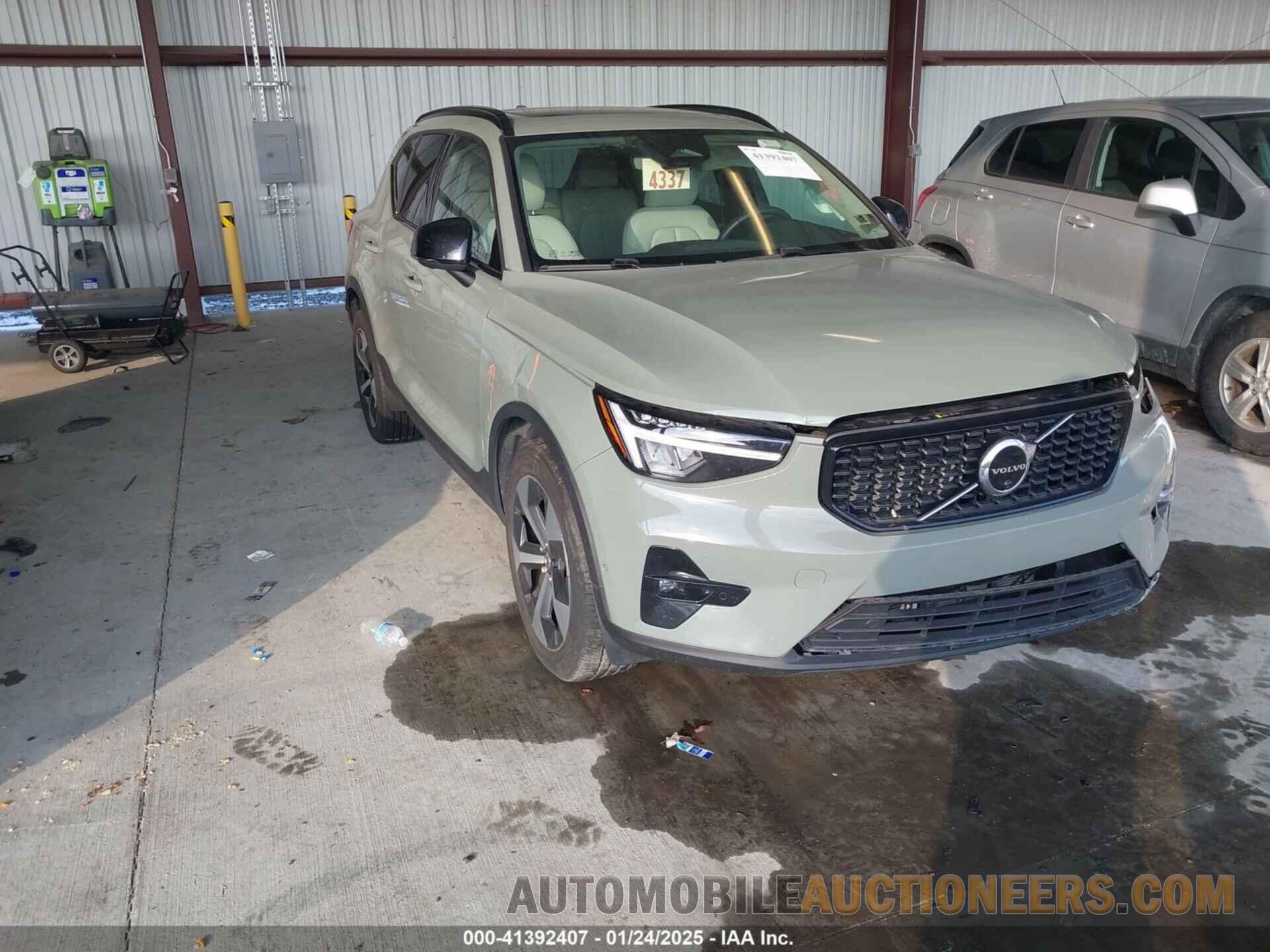 YV4L12UW2P2913228 VOLVO XC40 2023