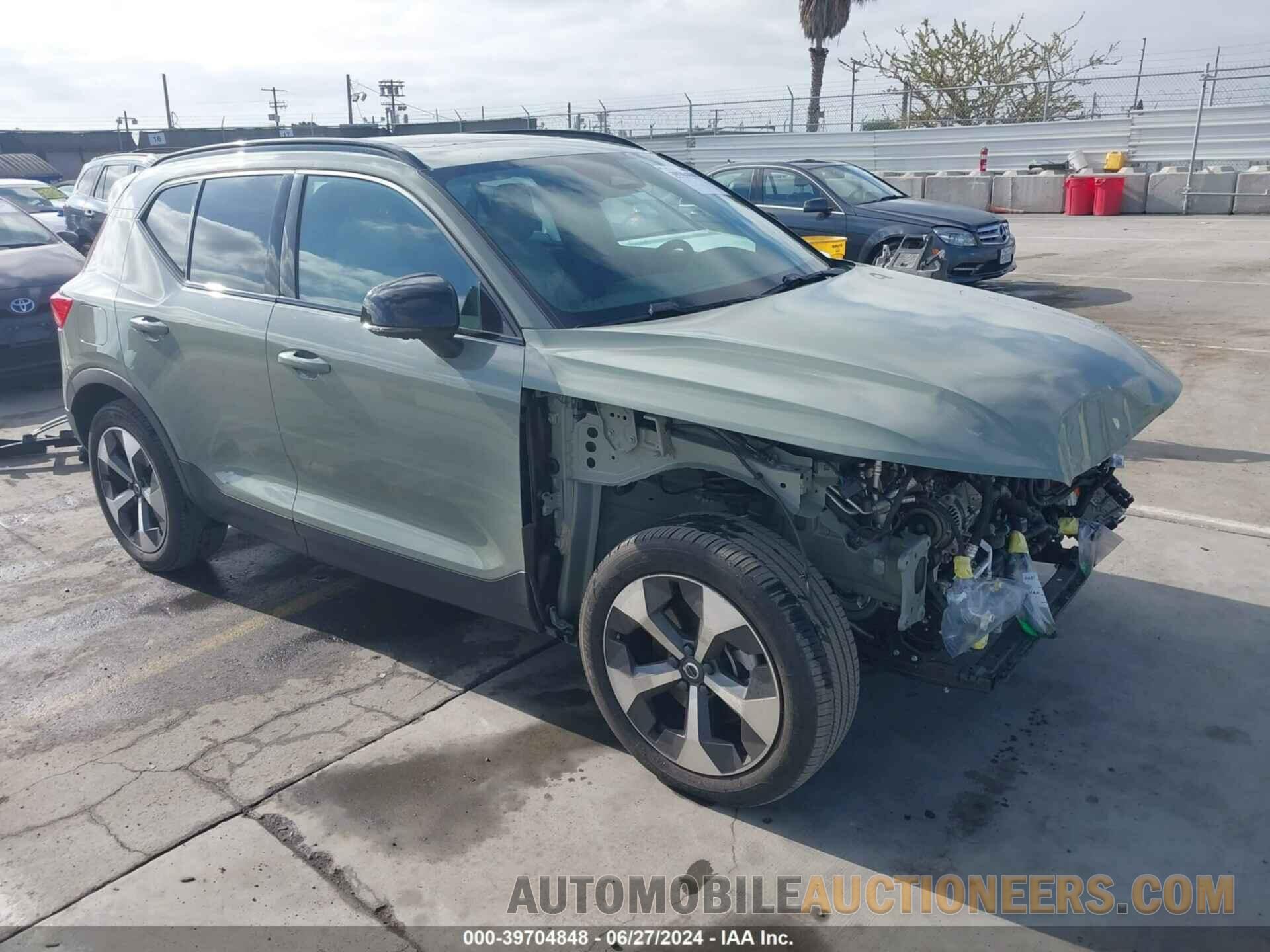 YV4L12UX4P2966974 VOLVO XC40 2023