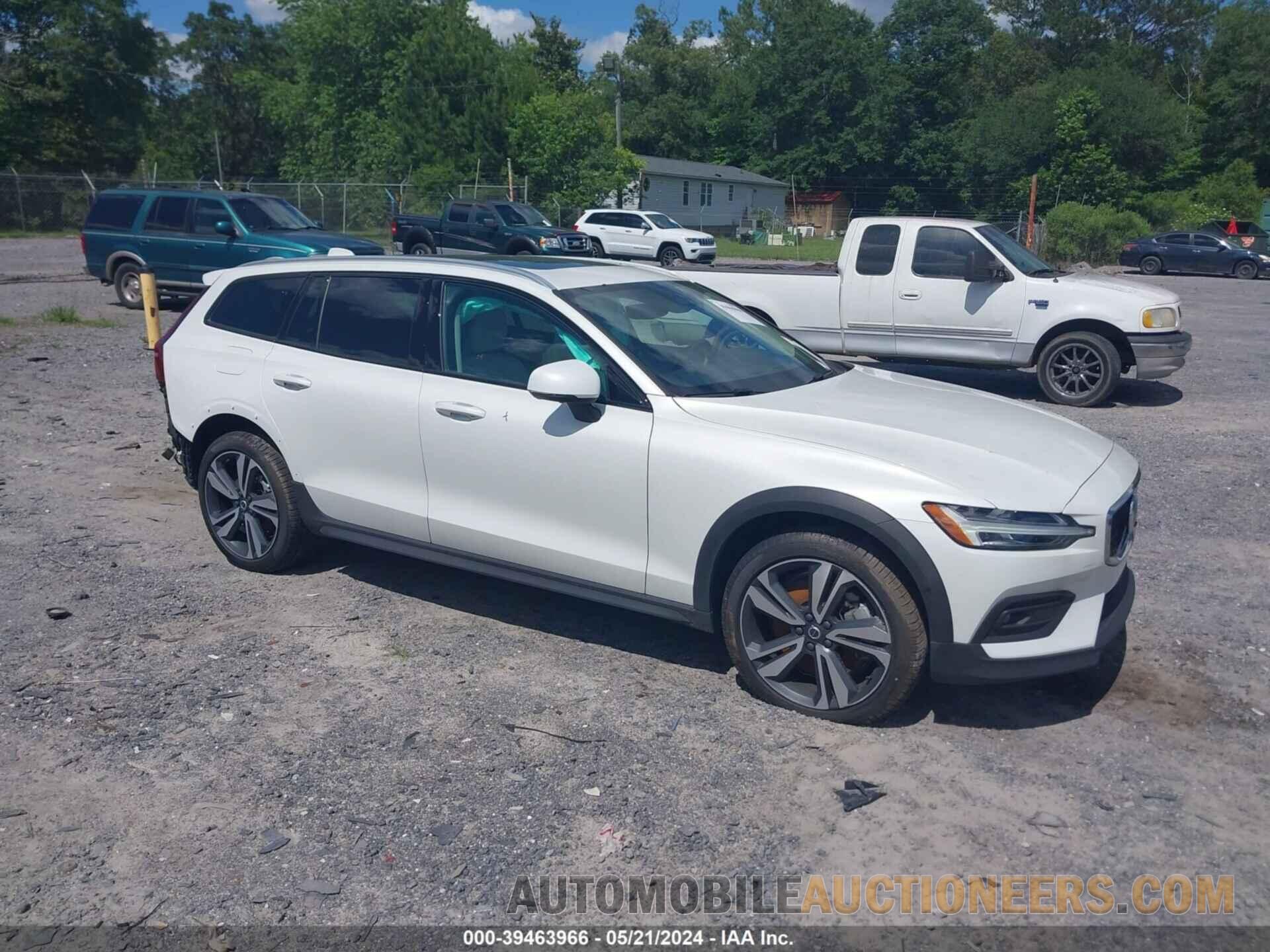 YV4L12WYXP2112545 VOLVO V60 CROSS COUNTRY 2023