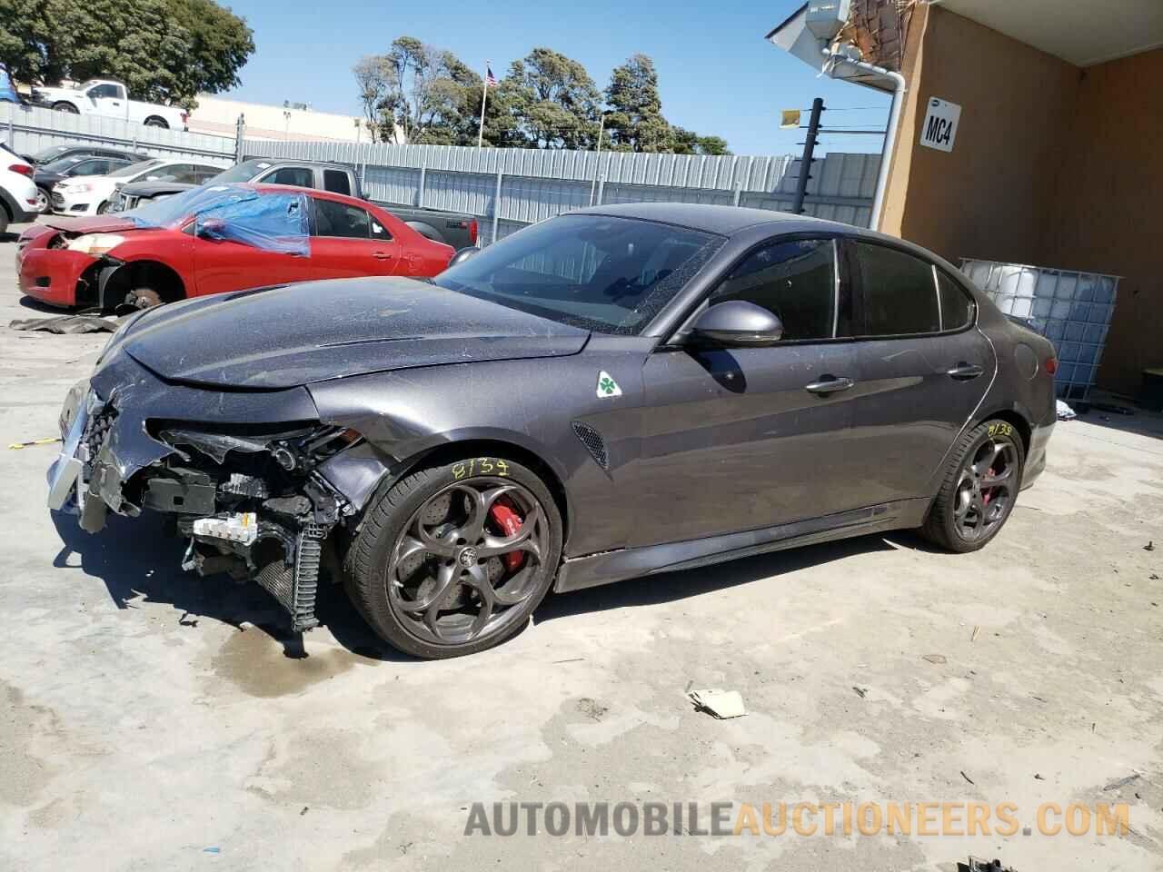 ZARFAEAV6J7579962 ALFA ROMEO GIULIA 2018