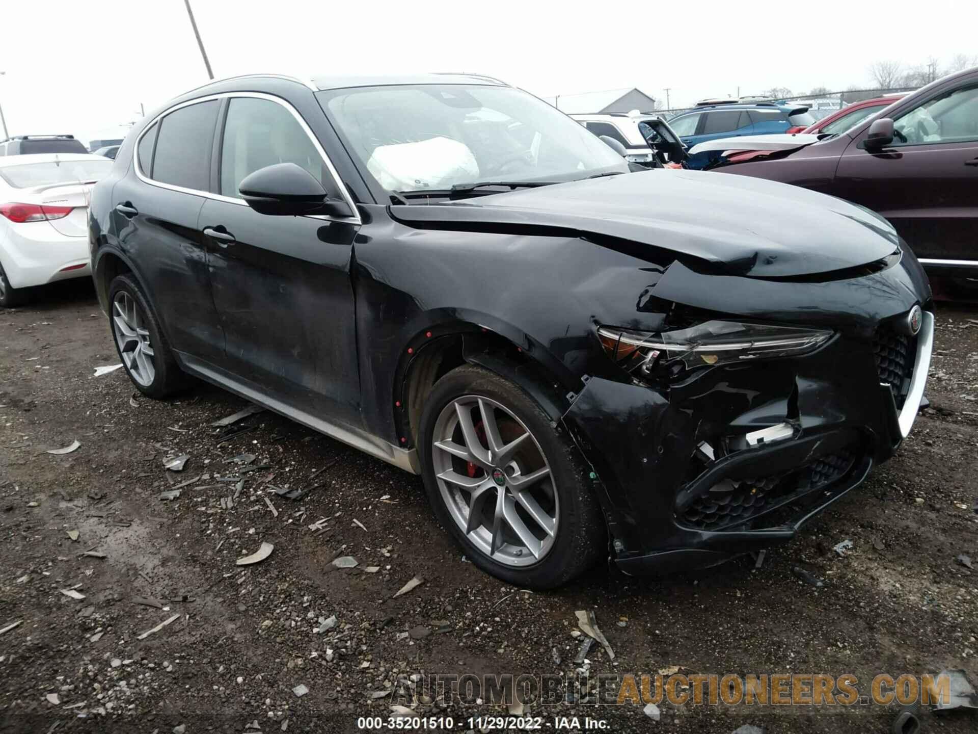 ZASFAKRN8J7C21914 ALFA ROMEO STELVIO 2018